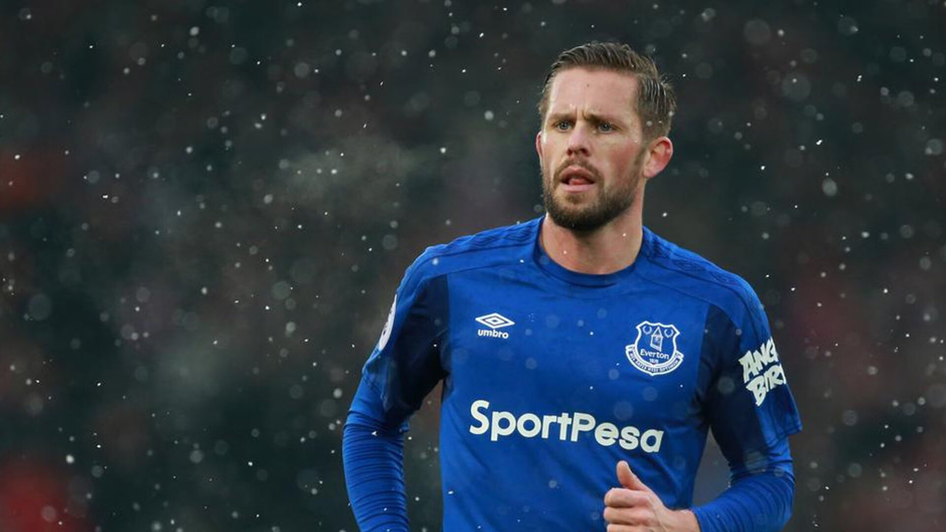 亚冠联赛中国足球迎战 球迷现场气氛热烈，中国球队 亚冠